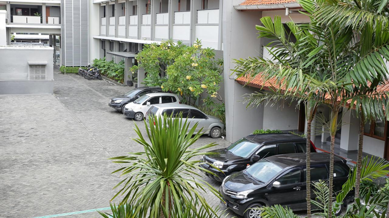 Hotel Quirin Semarang Exterior foto